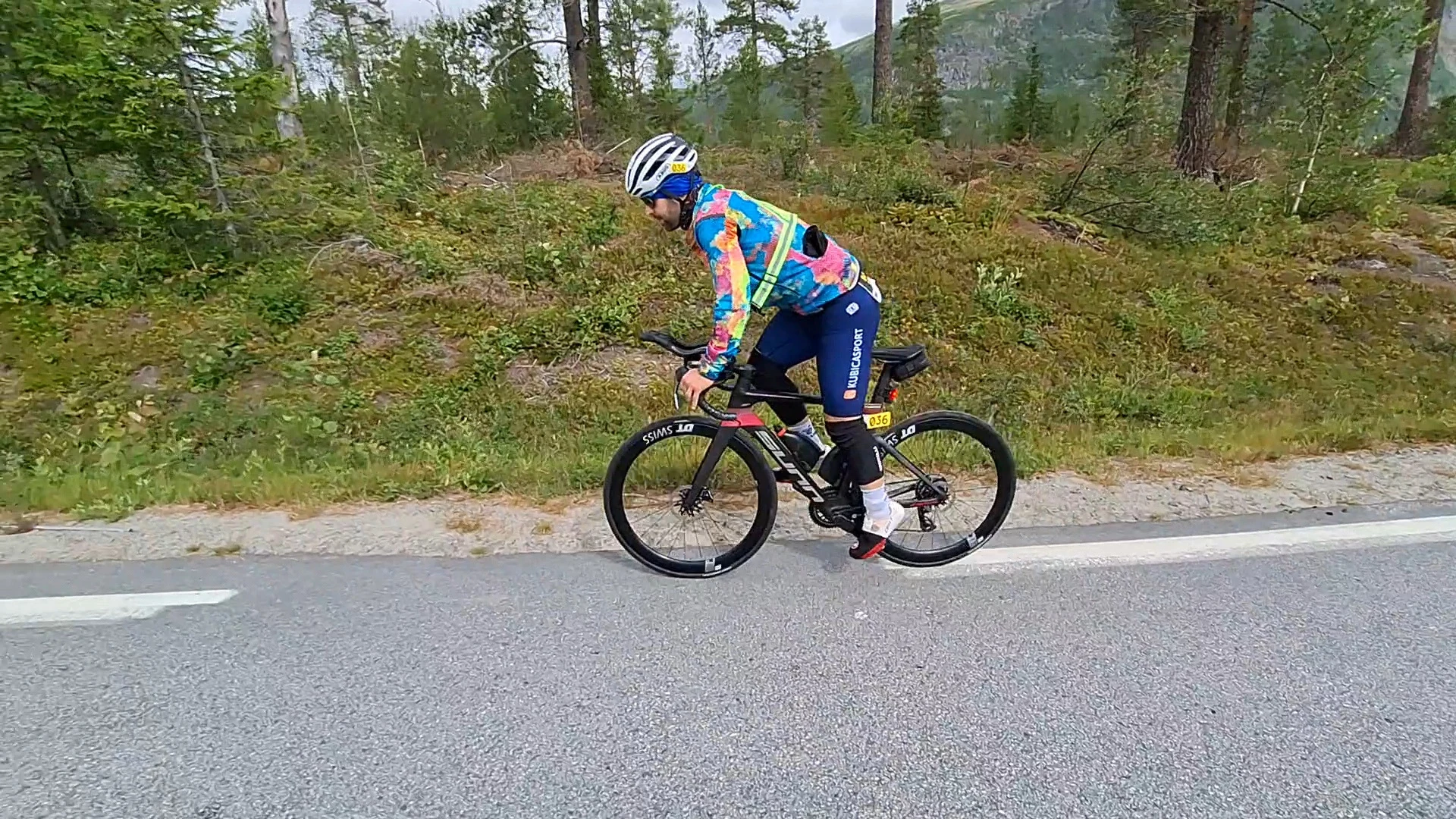 Miloš Vojtek počas cyklistickej časti Norseman 2026